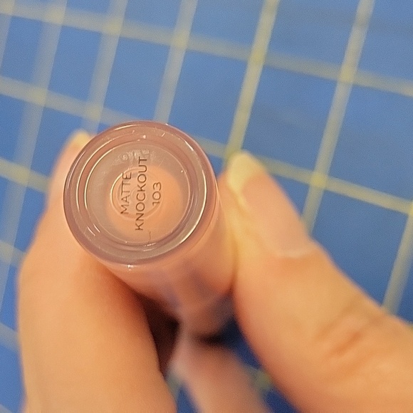 Revolution Matte Lipstick - Matte Featured 109 3ml New - Picture 4 of 4